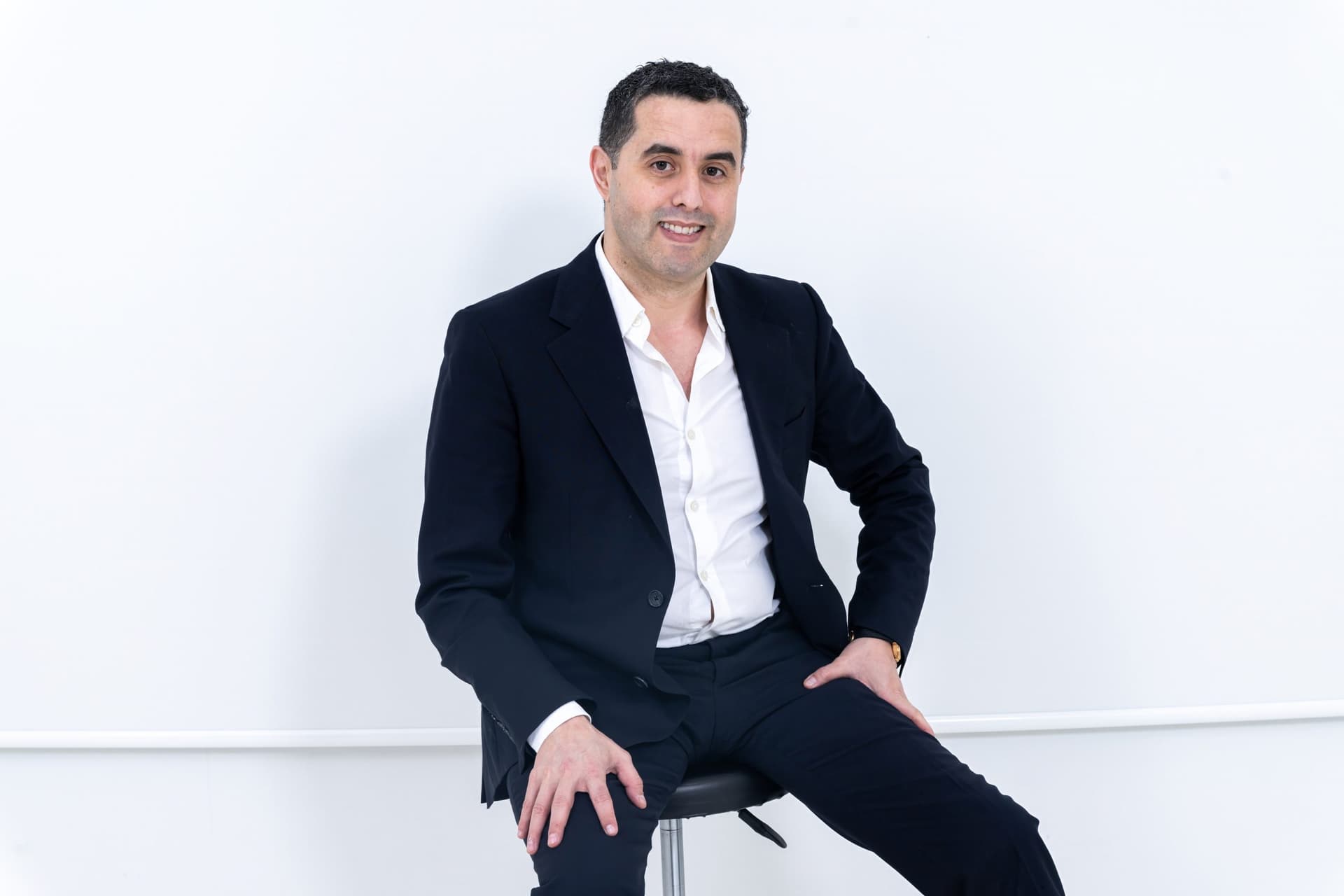 Dr C. Lamloum